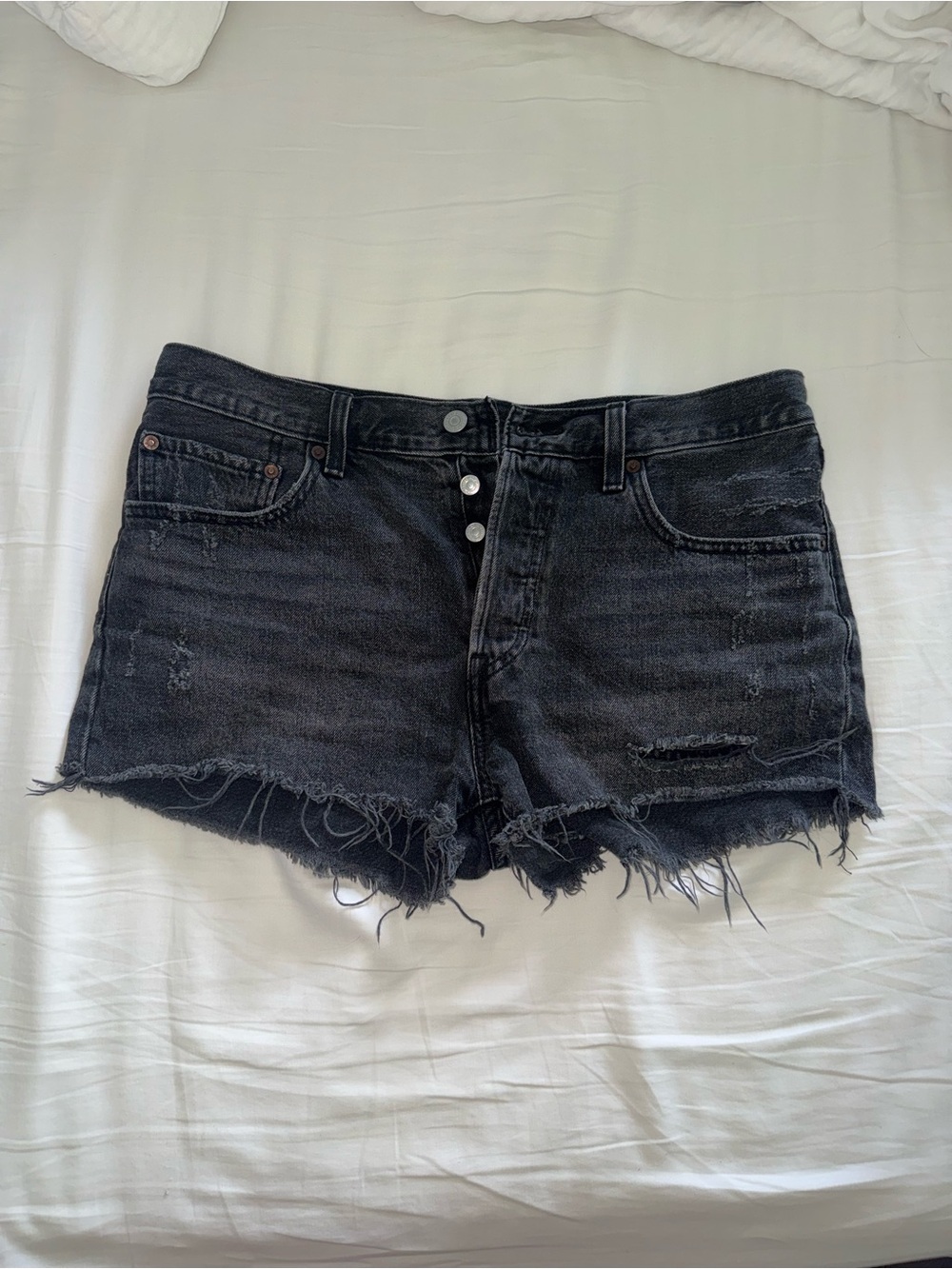 Levi's mid to low rise Black Denim Shorts